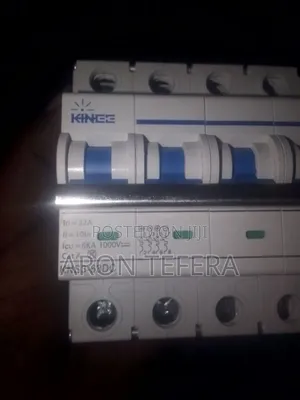 Photo - Dc Breker (ዲሲ ብሬከር) 4pole 1000v 32a ዲሲ ብሬከር ባለ 4ፖል 32 አምፔር 1000 ቮልት