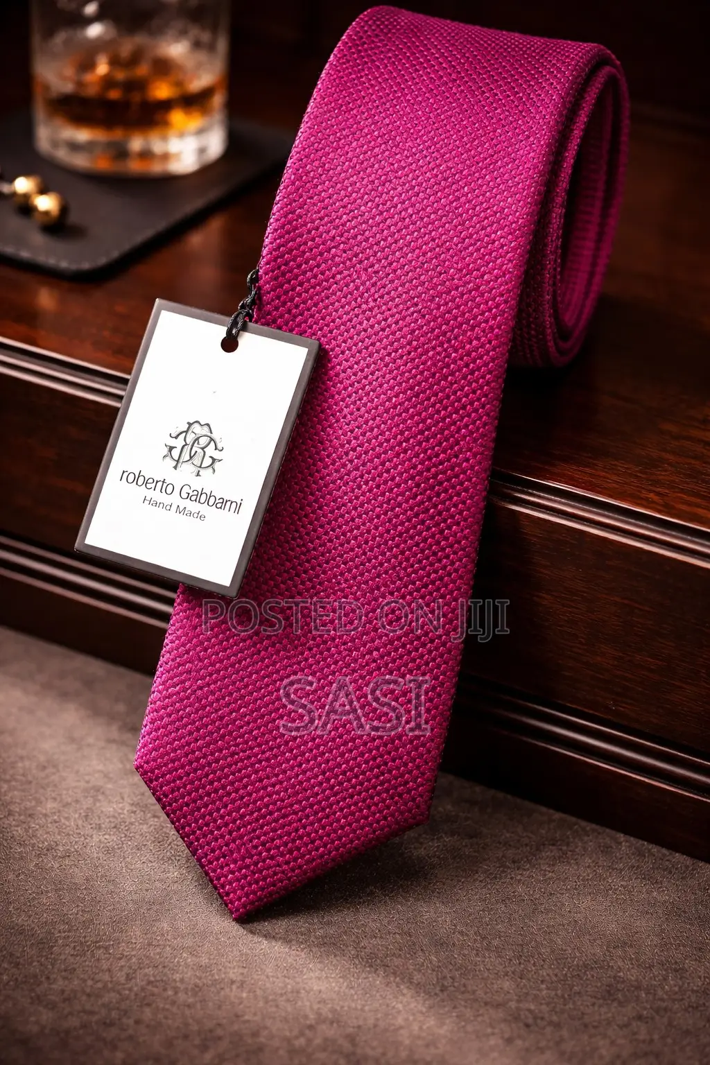 Elegant Red Textured Silk Tie – Timeless Executive Style
