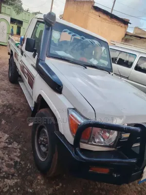 Toyota Land Cruiser 2011