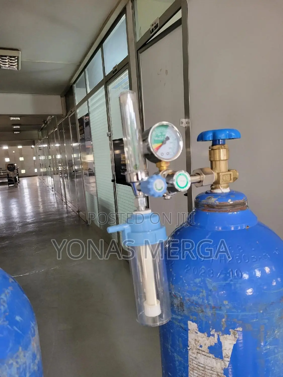 42 Litters裁塚oxygen Cylinder包術cylinders Are Typically Made of Steel