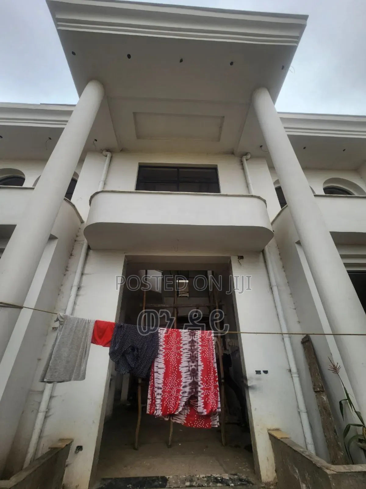 7bdrm Apartment in Bole for sale