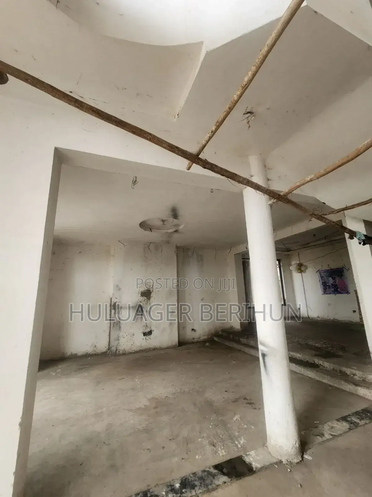 7bdrm Apartment in Bole for sale