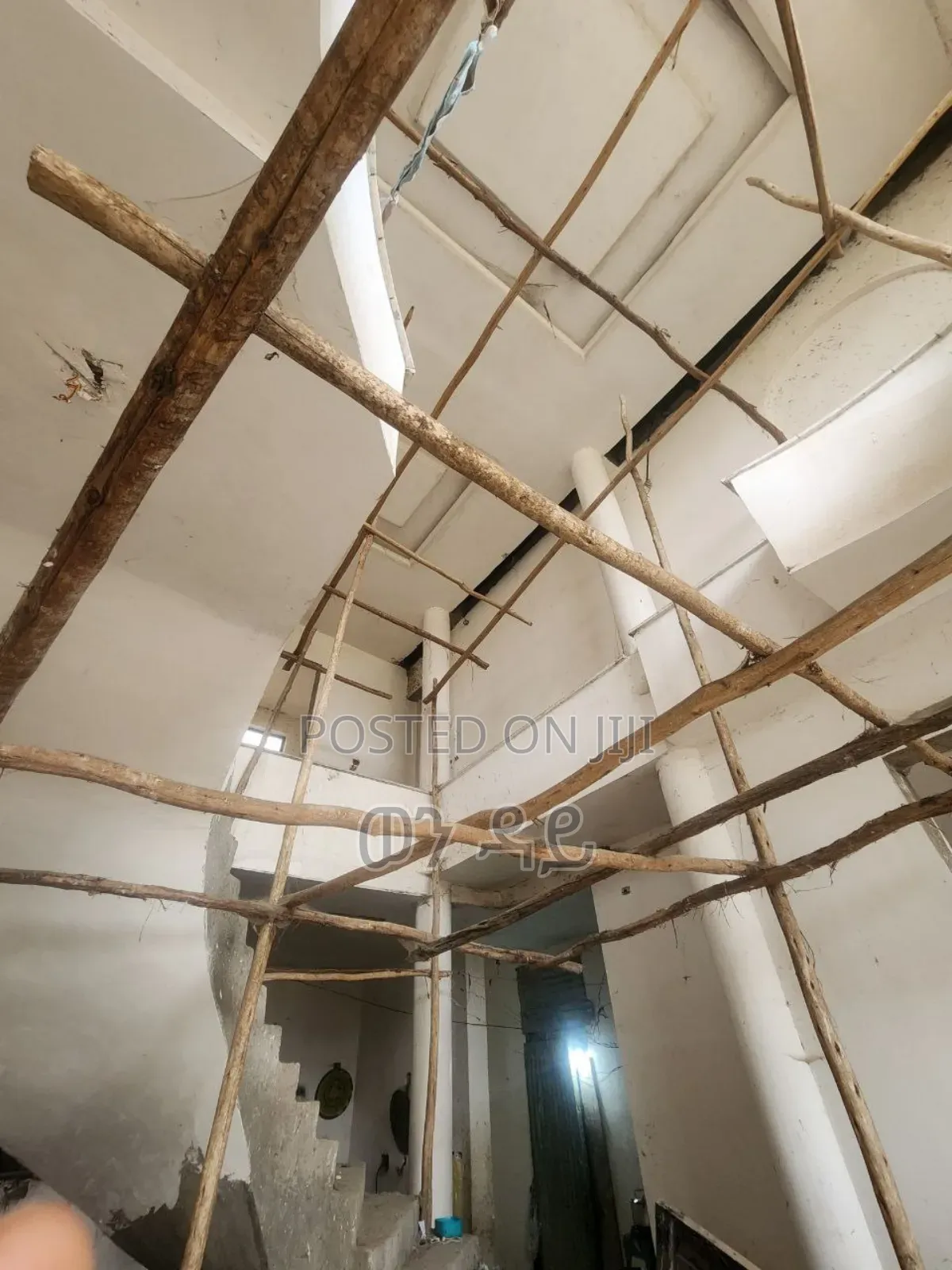 7bdrm Apartment in Bole for sale