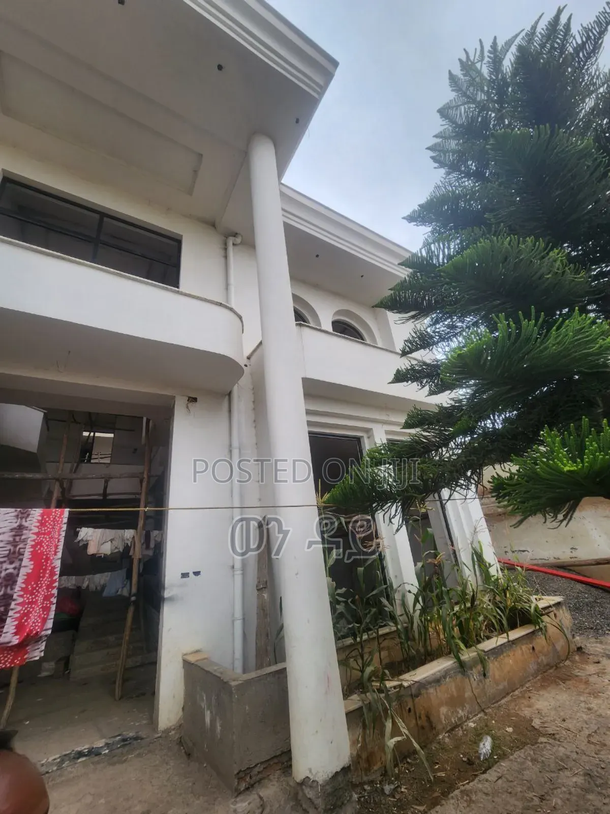 7bdrm Apartment in Bole for sale