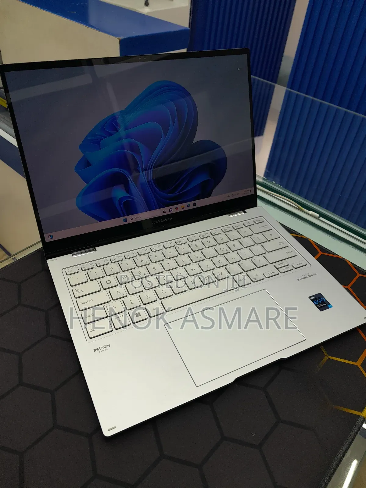 New Laptop Asus ZenBook 13 UX331UN 16GB Intel Core I7 SSD 512GB