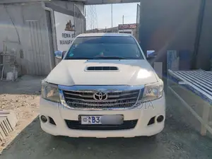 Photo - Toyota Hilux 2013 White