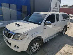 Toyota Hilux 2013 White