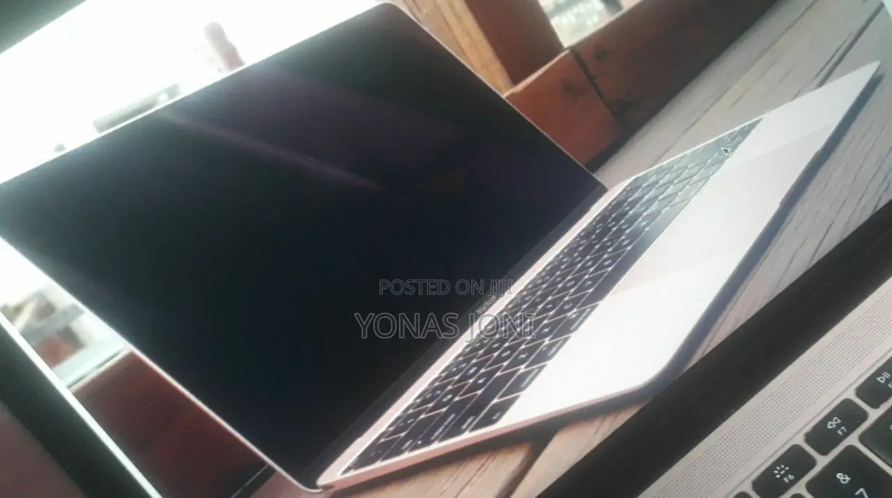 Laptop Apple MacBook 2016 8GB Intel Core M3 SSHD (Hybrid) 256GB