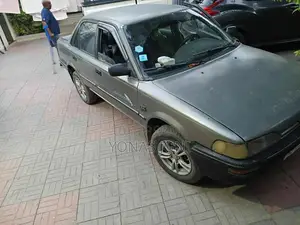 Photo - Toyota Corolla 1991 Gray