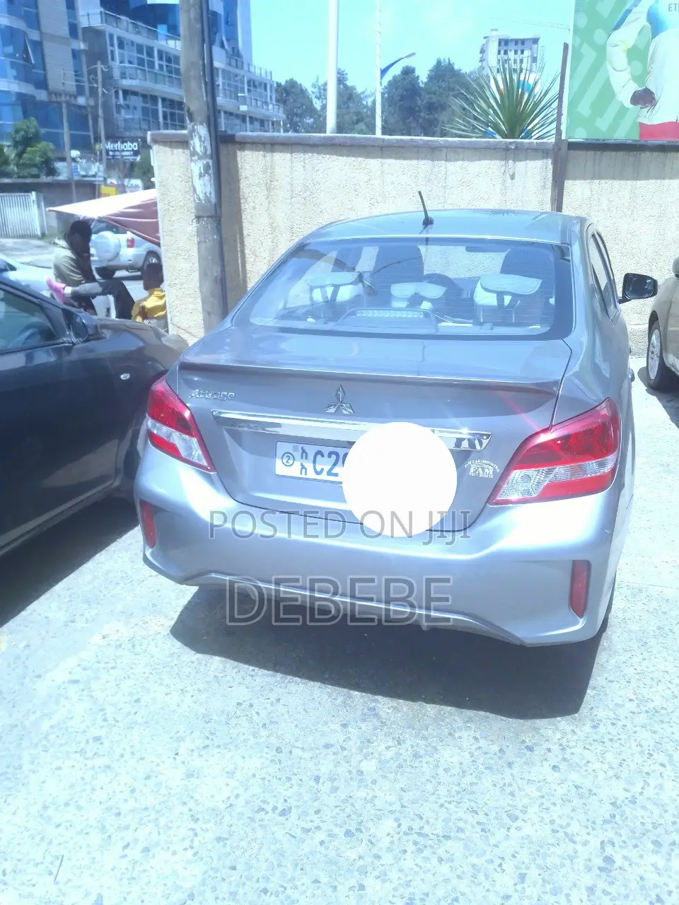 Mitsubishi Attrage 2022 Silver