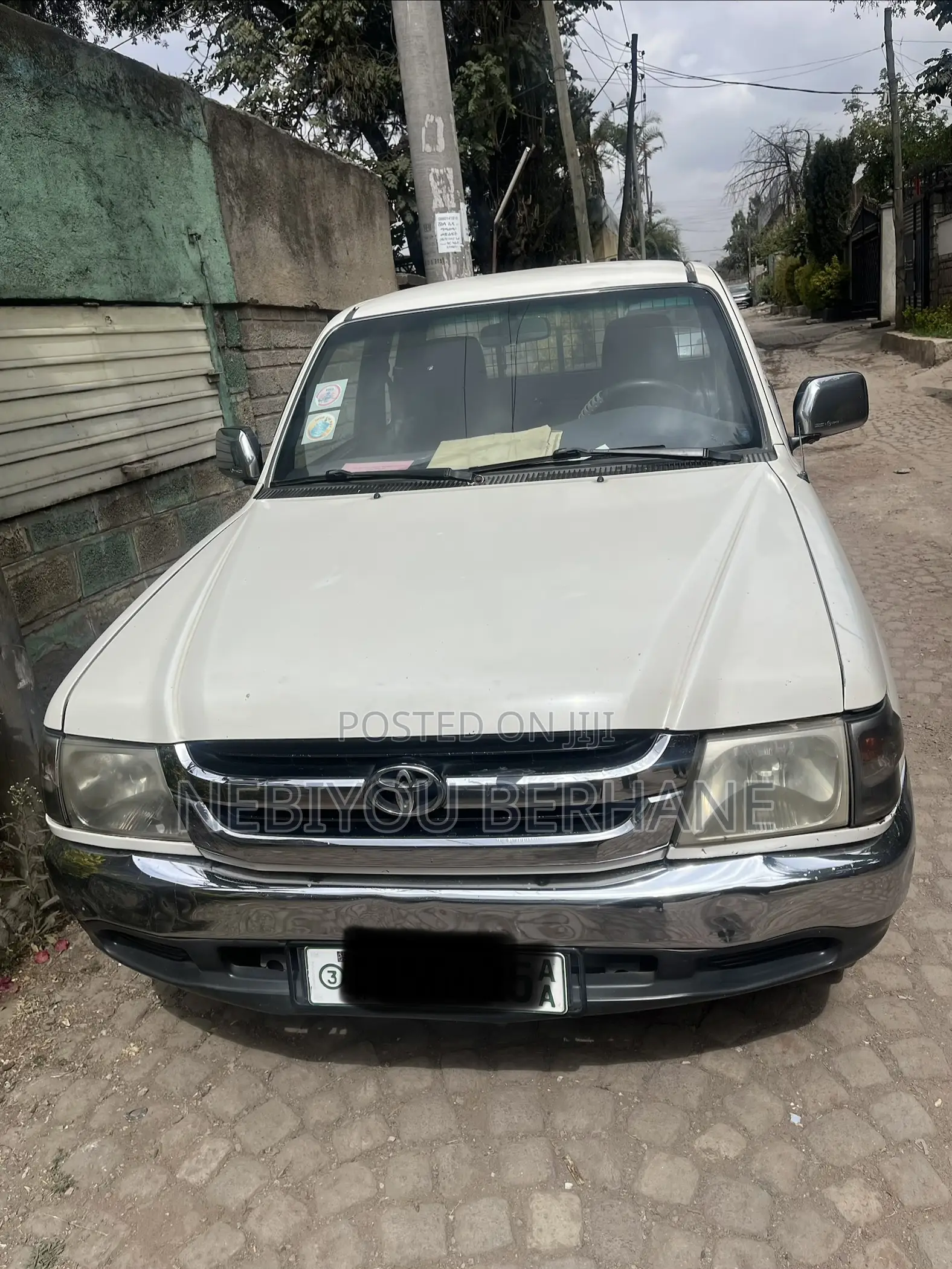 Toyota Hilux 2001 White