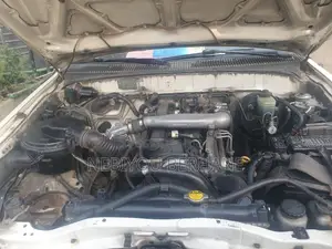 Toyota Hilux 2001 White