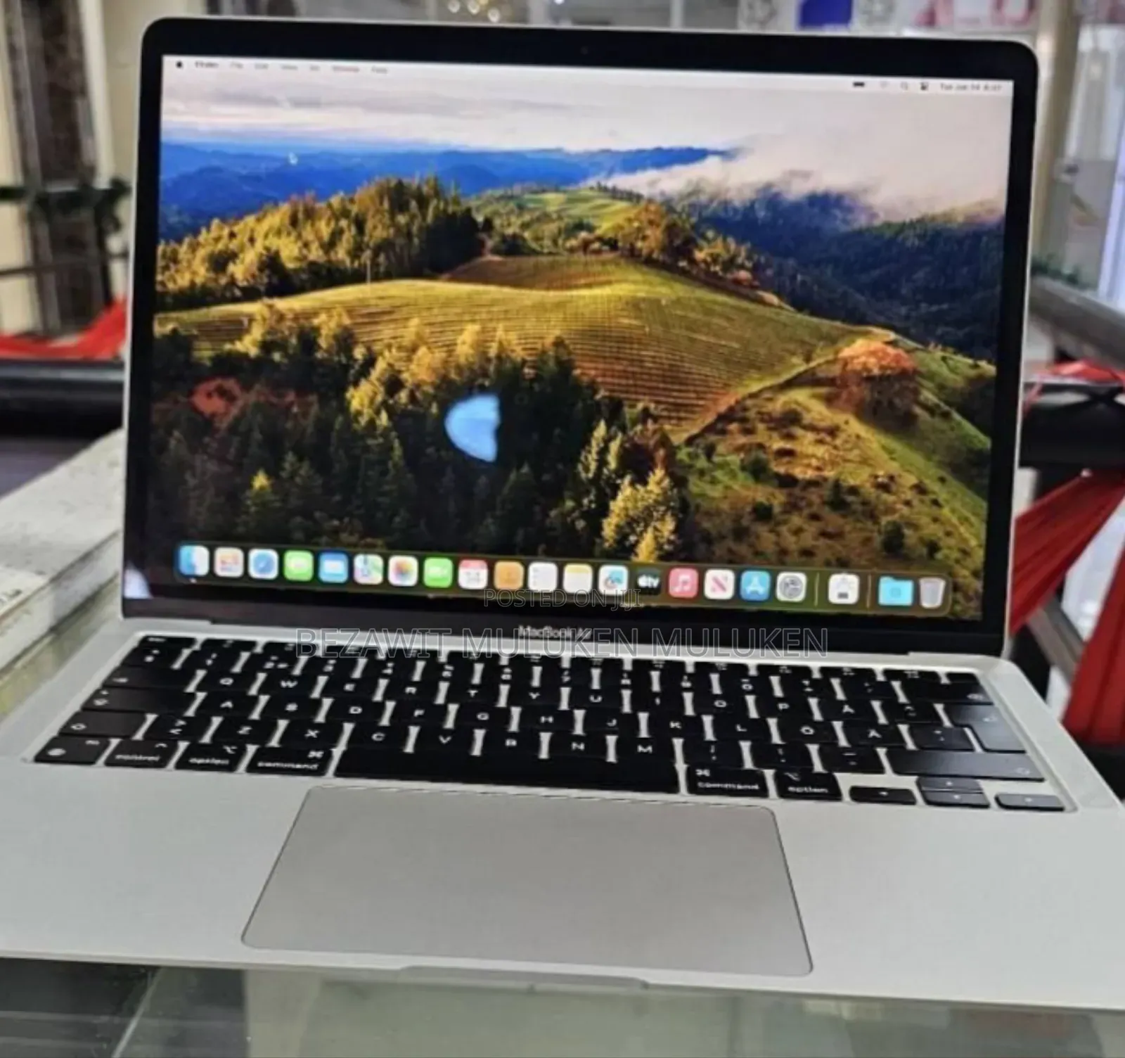 New Laptop Apple MacBook Air 2020 M1 16GB Apple M2 SSD 256GB