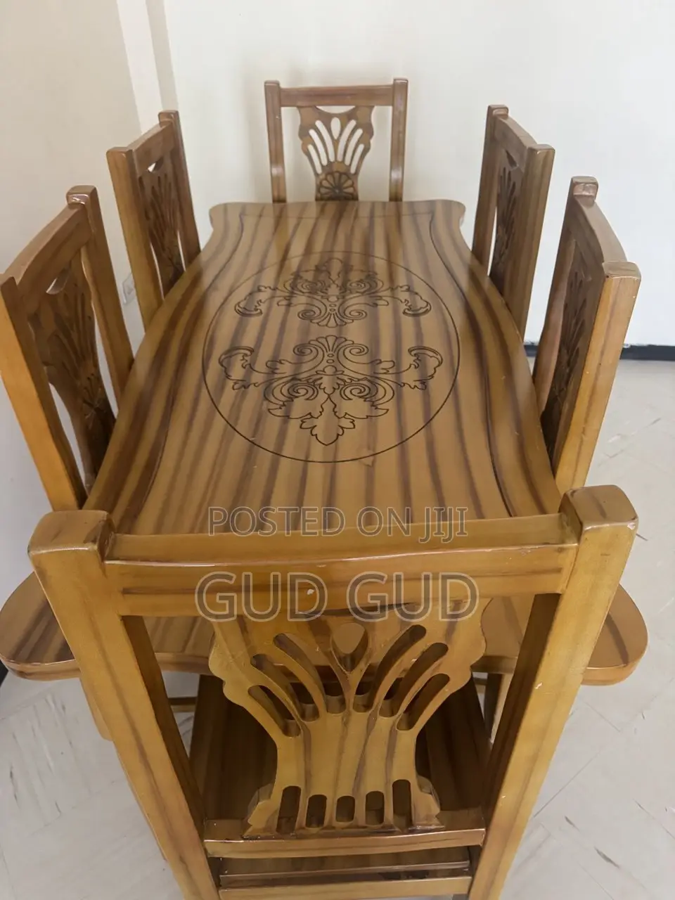 Wooden Dining Table Set for Sale የመመገቢያ ጠረጴዛ ከ6 ወንበሮች ጋር