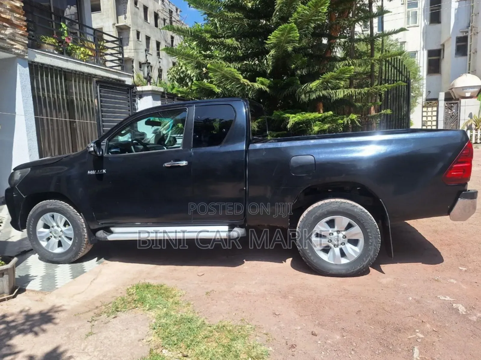 Toyota Hilux 2016 Black