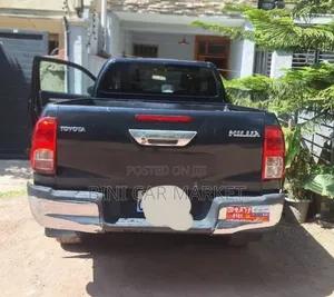 Toyota Hilux 2016 Black