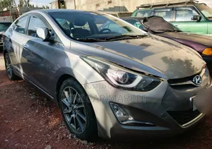 Photo - Hyundai Avante 2015 Silver