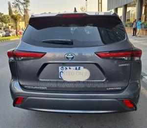 Toyota Highlander Hybrid Limited 2023 Gray