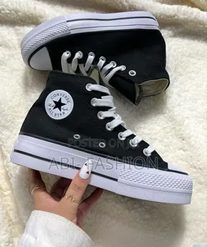 Photo - Converse Chuck Taylor All Star Lift High-Top Platform