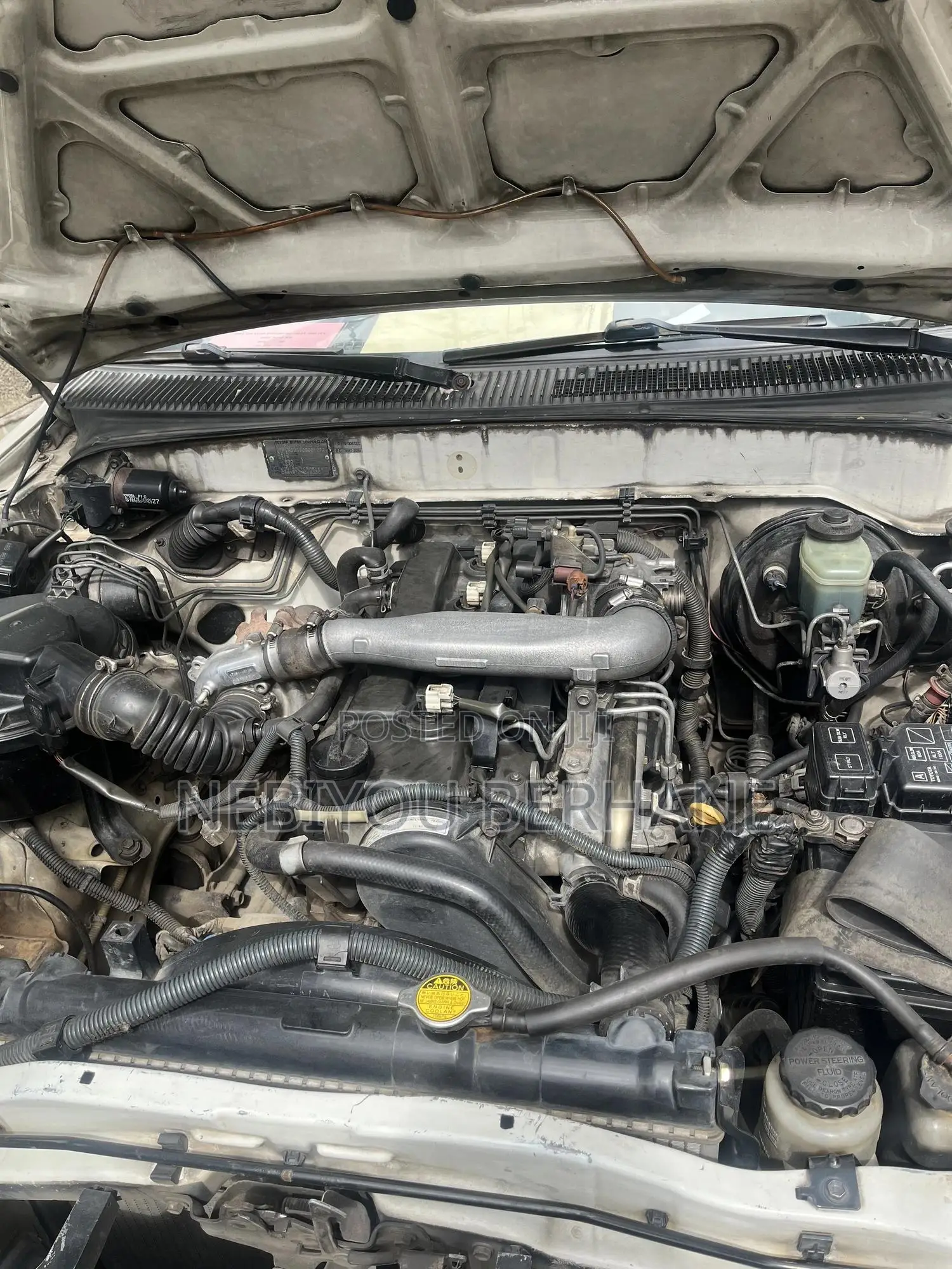 Toyota Hilux 2001 White