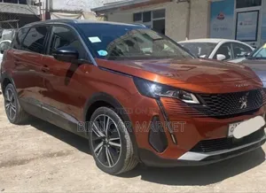 Peugeot 5008 2022 Brown