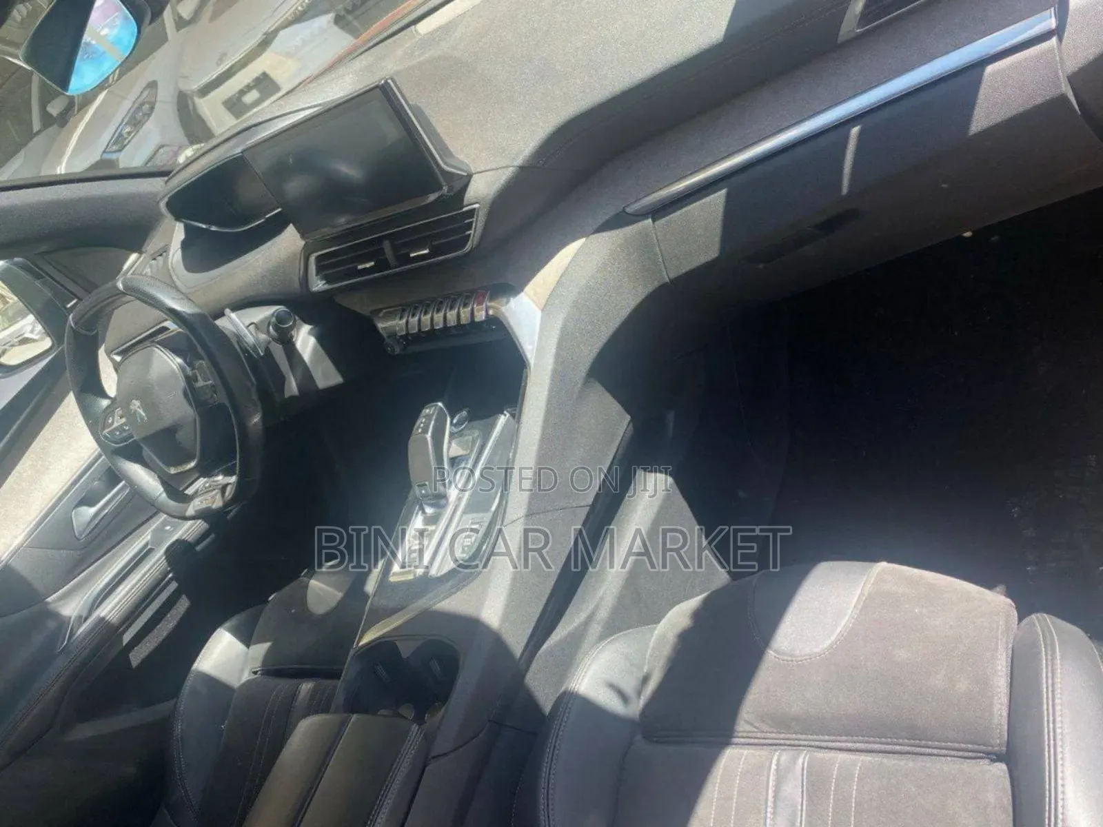 Peugeot 5008 2022 Brown