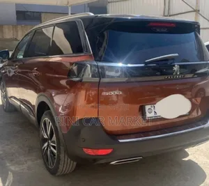 Peugeot 5008 2022 Brown