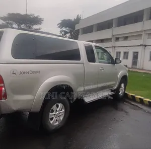 Toyota Hilux 2013 Silver