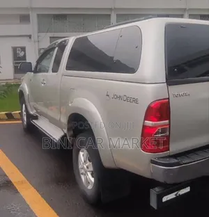 Toyota Hilux 2013 Silver