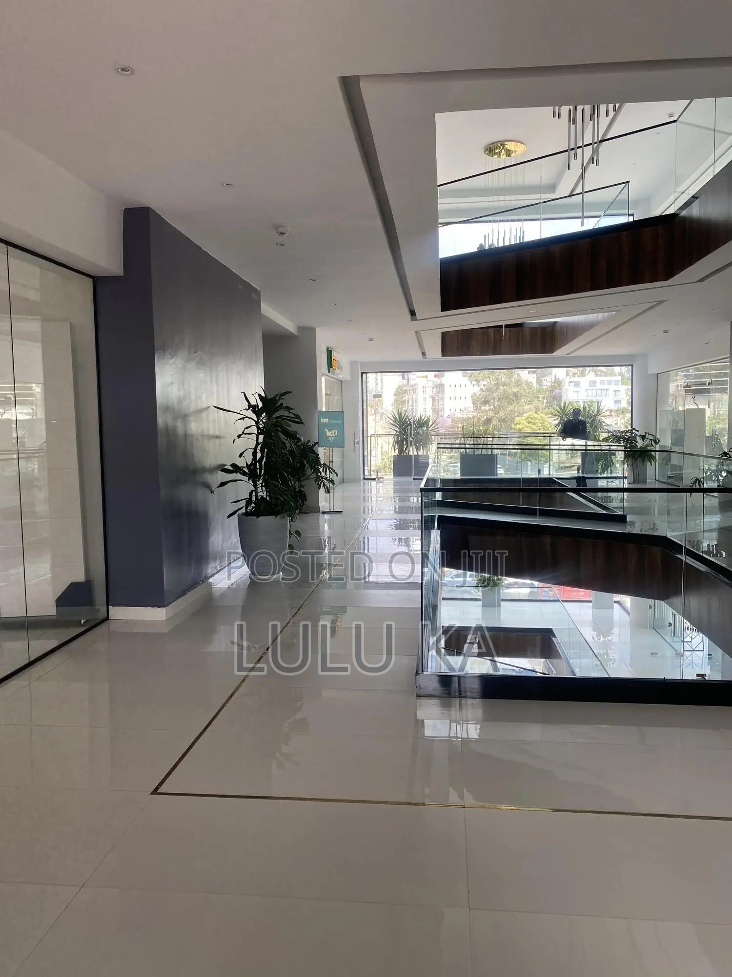 የንግድ እንዲሁም ለቢሮ የተዘጋጁ ሱቆች