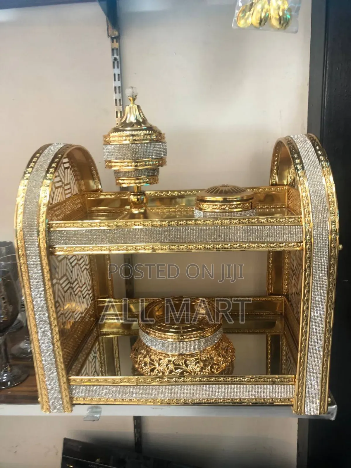 ረኮቦት Available