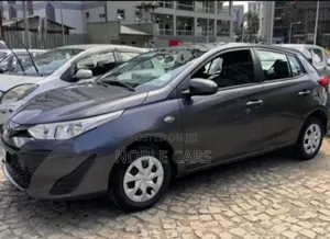 Photo - Toyota Yaris 2020 Gray