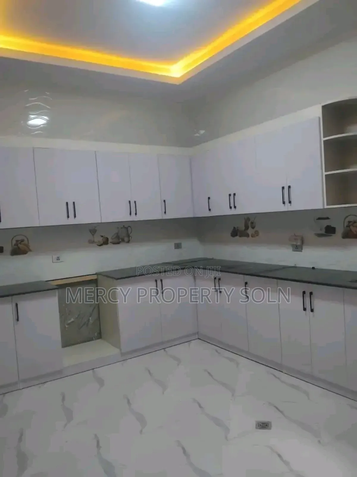 Furnished 10bdrm House in Yeka for sale