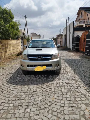 Photo - Toyota Hilux 2007 Silver