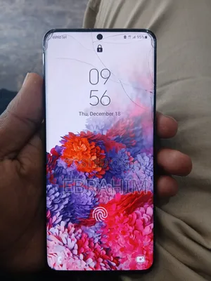 Photo - Samsung Galaxy S20 128 GB Black