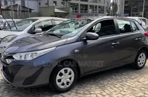 Toyota Yaris 2020 Gray