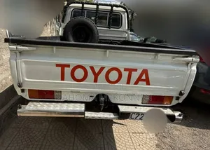 Toyota Land Cruiser 2011 White