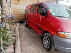 Toyota HiAce 2006 Red