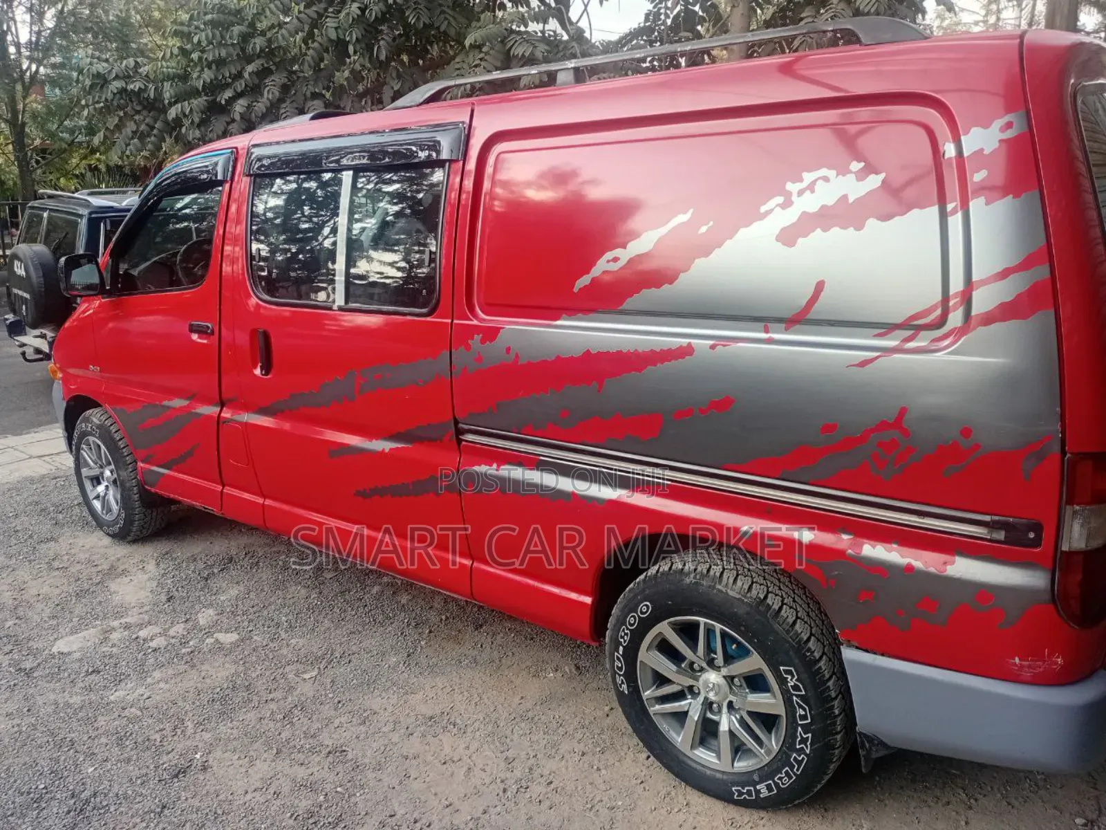 Toyota HiAce 2006 Red
