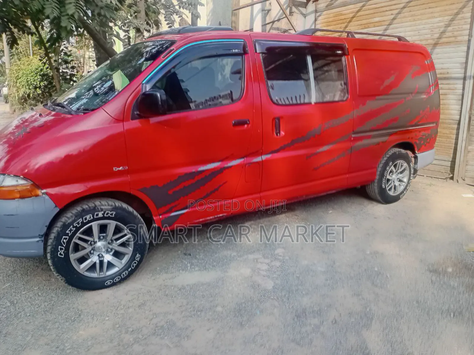 Toyota HiAce 2006 Red