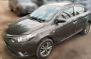 Toyota Yaris 2016 Gold
