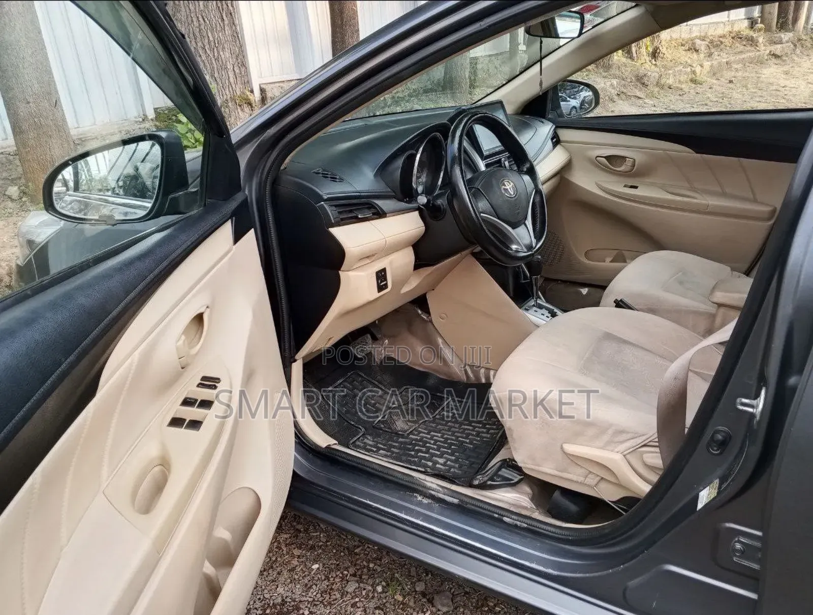 Toyota Yaris 2016 Gold