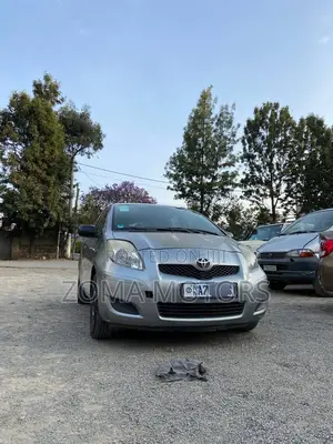 Toyota Yaris Base Hatchback 3dr 2010 Gray