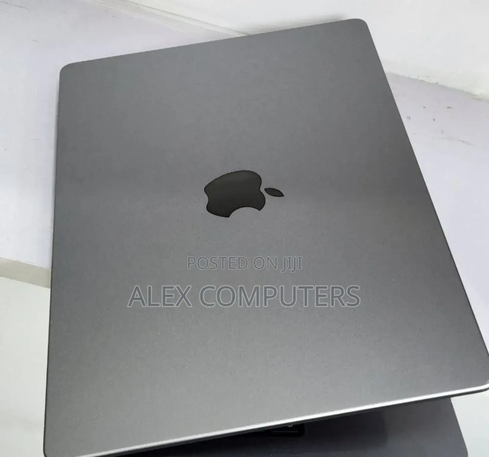 New Laptop Apple MacBook Pro M1 16GB Apple M1 Pro SSD 512GB