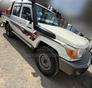 Toyota Land Cruiser 2015 White