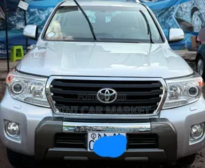 Photo - Toyota Land Cruiser 2013 Silver