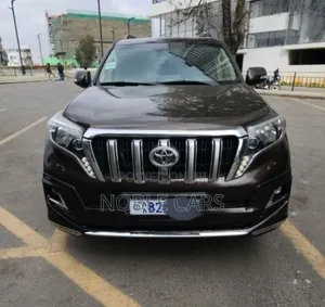 Photo - Toyota Land Cruiser Prado 2017 Brown