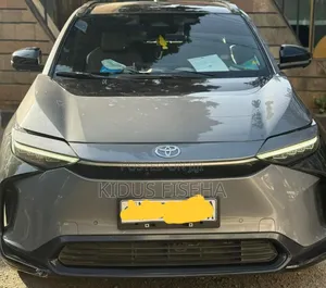 Photo - Toyota bZ4X 71.4 kWh AWD 2023 Silver