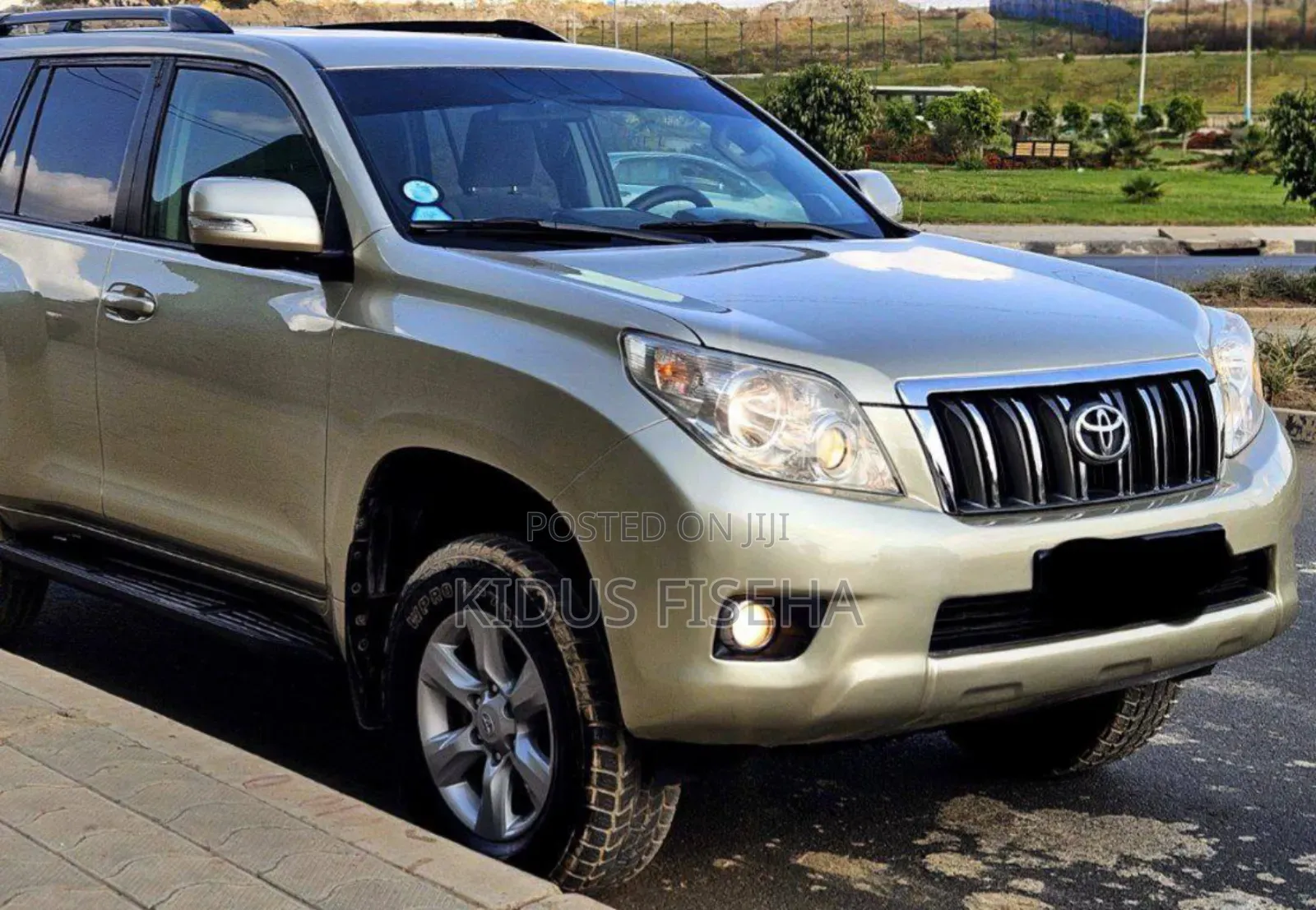 Toyota Land Cruiser Prado 2011 Gold