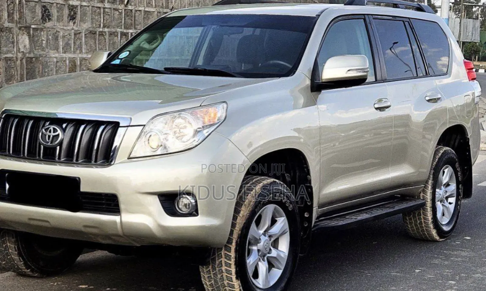 Toyota Land Cruiser Prado 2011 Gold